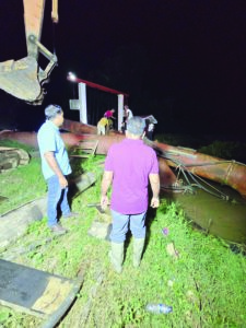 Fishing boat displaces koker door at Schoonord