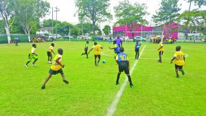 St Stephen’s Primary totally outplayed Comenius Primary (blue bib) in another exciting game on Saturday