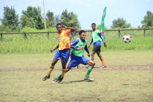 The tussle for the ball possession was constant on Sunday (Marceano Narine photo) 