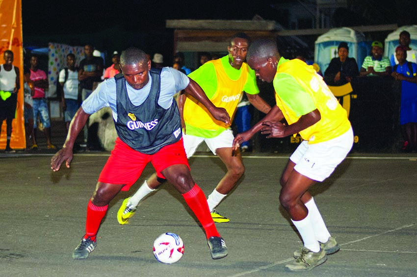 Part of the intense action on Friday evening at the Pouderoyen tarmac 