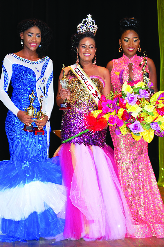 Newly crowned Mash Queen 2017 Aqualia Rupan is flanked by first runner-up Gabrielle Chapman and second runner-up Younette Stephanie 