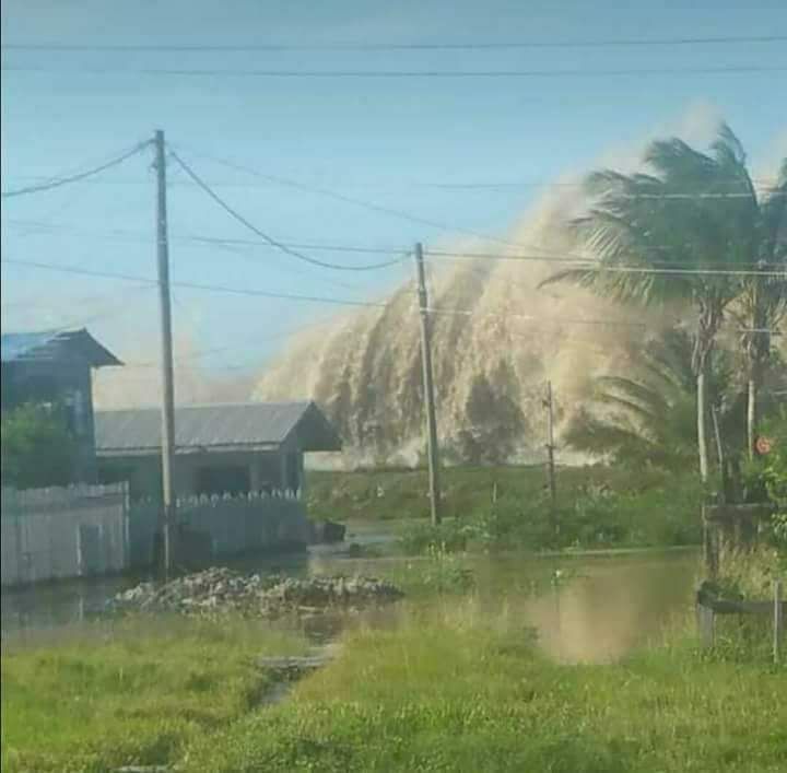 Breaking News Uitvlugt homes, Leonora Cottage Hospital flooded