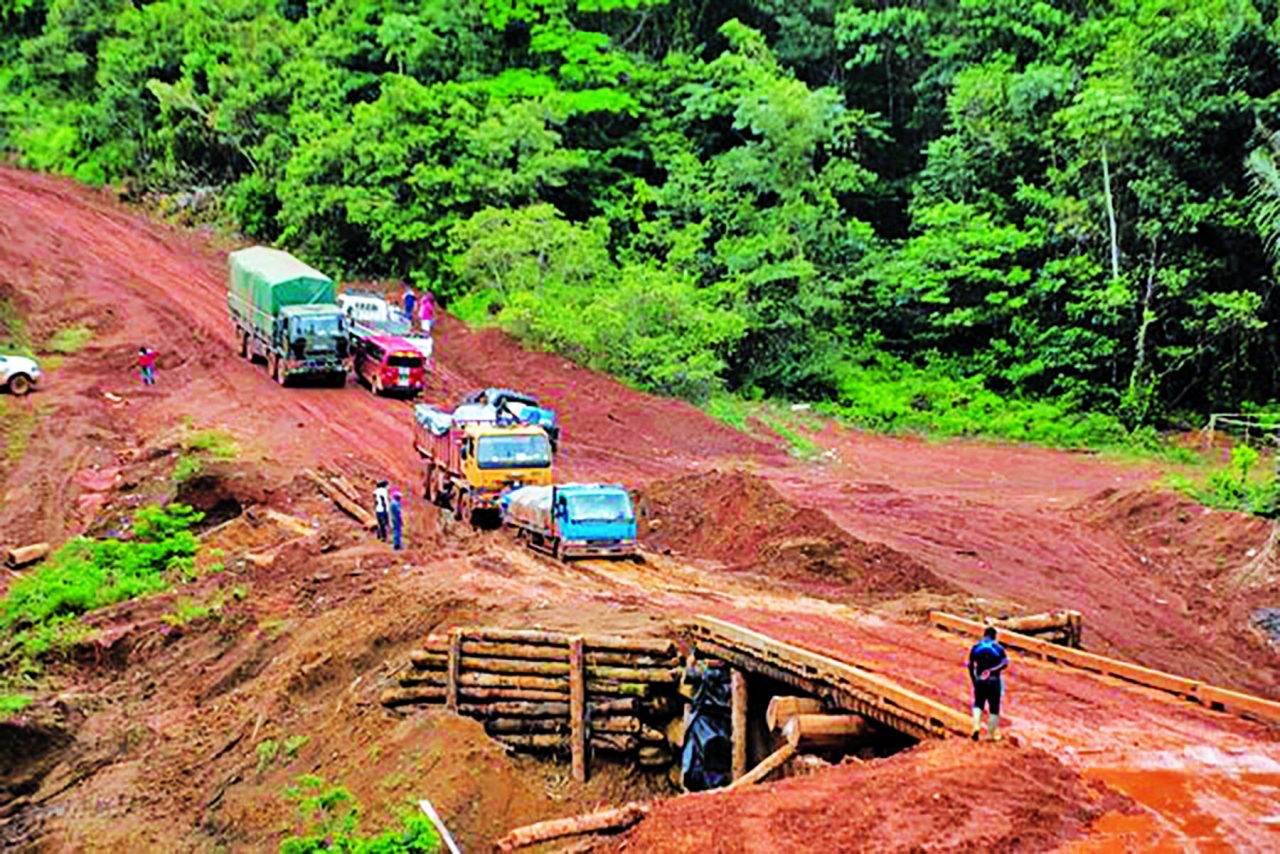 Land issues, roads dominate the Mahdia miners meeting