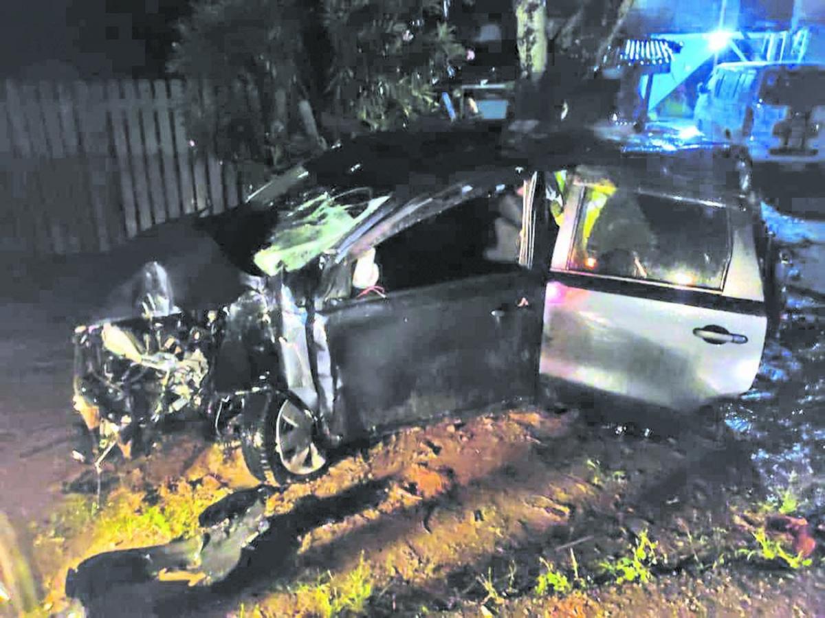 Driver seriously hurt after slamming vehicle into wooden fence, tree ...