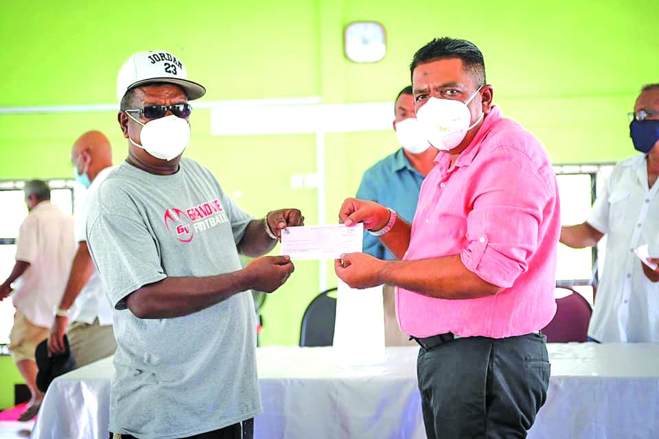 Over 5000 Region 5 farmers receive $1 billion in flood relief - Guyana ...