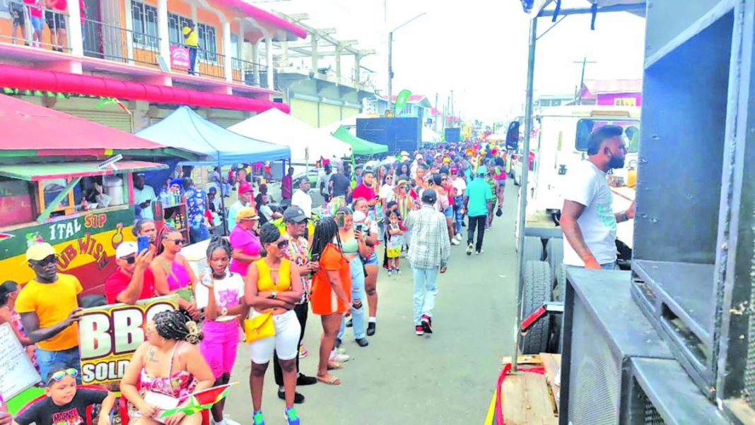 Thousands flock NA streets as Berbice Mash concludes celebrations