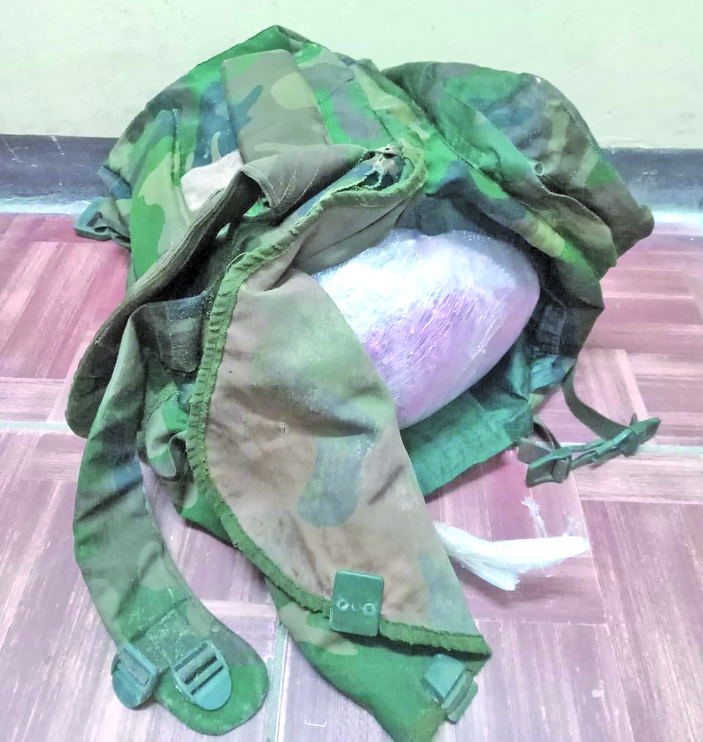 Linden motorcyclist abandons bag with ganja during Police pursuit